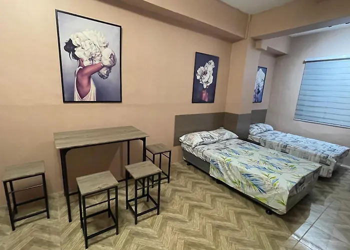Staycation Netflix Wifi Thousand Cable Channels Games And Board Games Fiber Net Cozy Comfy Relax *